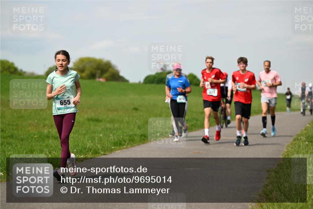 10.05.2026 - 8. Wedeler Halbmarathon Dr. Thomas Lammeyer http://msf.ph/oto/9695014 10.05.2026 11:20:14 Laufen 655, 970, 927 meine-sportfotos.de