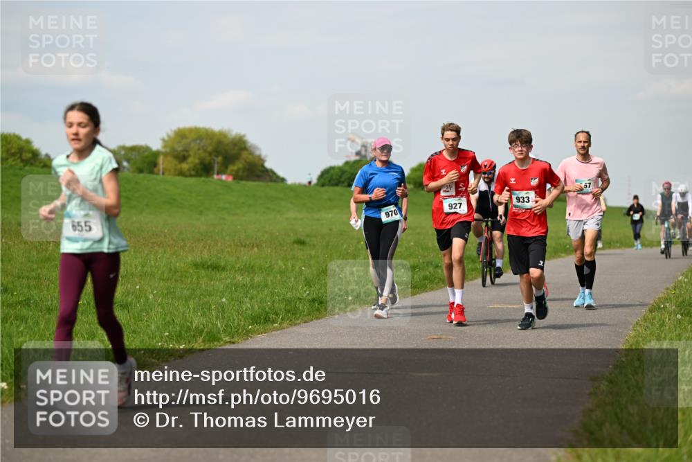 10.05.2026 - 8. Wedeler Halbmarathon Dr. Thomas Lammeyer http://msf.ph/oto/9695016 10.05.2026 11:20:14 Laufen 655, 970, 927, 933 meine-sportfotos.de