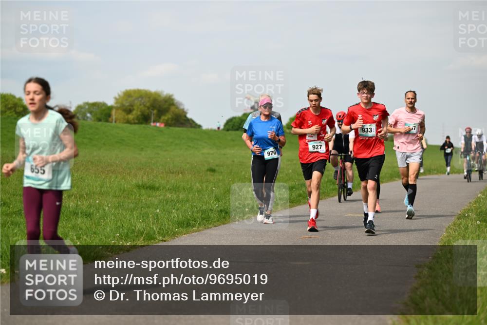 10.05.2026 - 8. Wedeler Halbmarathon Dr. Thomas Lammeyer http://msf.ph/oto/9695019 10.05.2026 11:20:14 Laufen 655, 970, 927, 933 meine-sportfotos.de