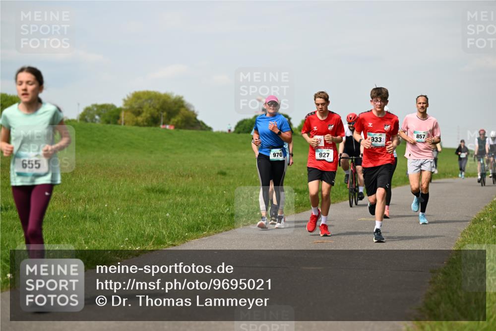 10.05.2026 - 8. Wedeler Halbmarathon Dr. Thomas Lammeyer http://msf.ph/oto/9695021 10.05.2026 11:20:14 Laufen 655, 970, 927, 933, 857 meine-sportfotos.de