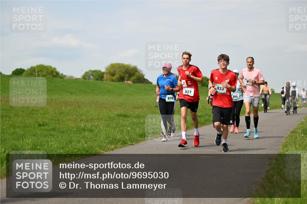 10.05.2026 - 8. Wedeler Halbmarathon Dr. Thomas Lammeyer http://msf.ph/oto/9695030 10.05.2026 11:20:15 Laufen 970, 927, 933, 865 meine-sportfotos.de