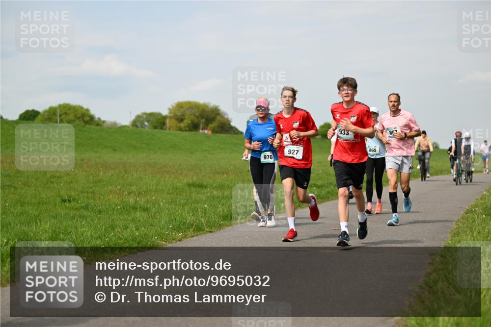 10.05.2026 - 8. Wedeler Halbmarathon Dr. Thomas Lammeyer http://msf.ph/oto/9695032 10.05.2026 11:20:15 Laufen 927, 970, 933, 865, 857 meine-sportfotos.de