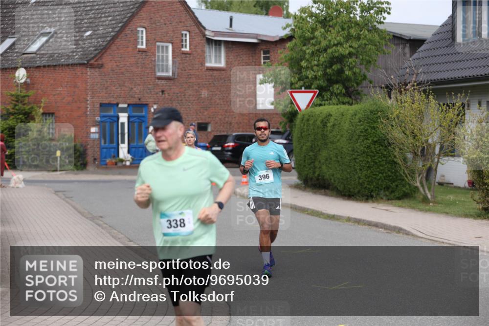 10.05.2026 - 8. Wedeler Halbmarathon Andreas Tolksdorf http://msf.ph/oto/9695039 10.05.2026 10:25:14 Laufen 338, 396 meine-sportfotos.de