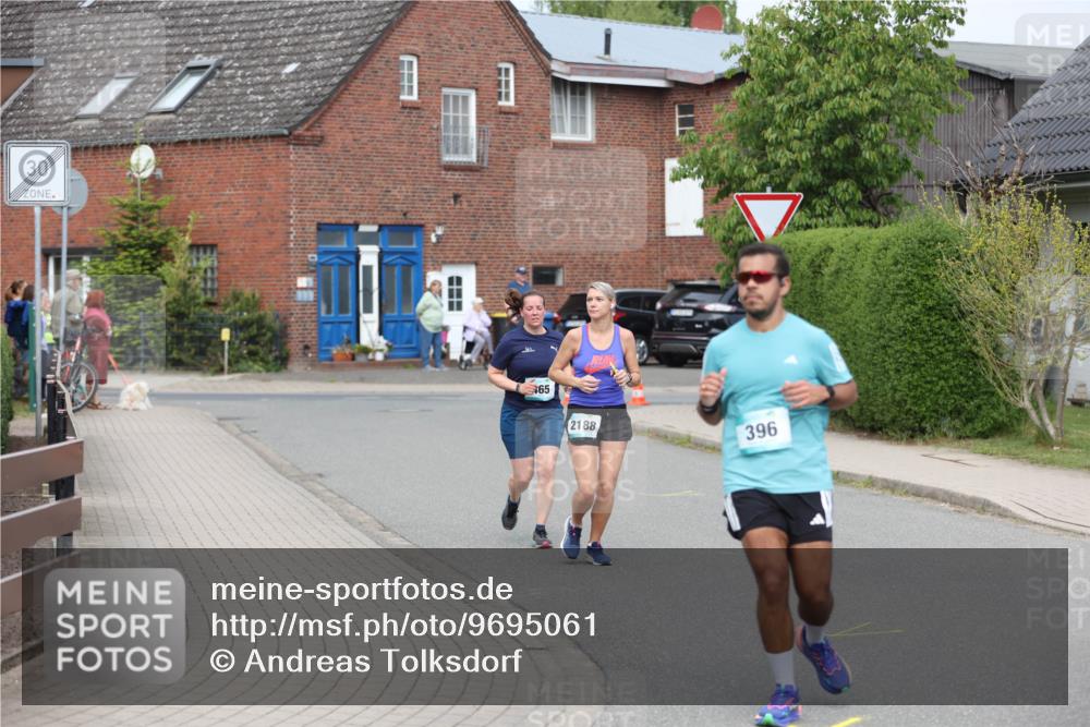 10.05.2026 - 8. Wedeler Halbmarathon Andreas Tolksdorf http://msf.ph/oto/9695061 10.05.2026 10:25:15 Laufen 30, 65, 2188, 396 meine-sportfotos.de