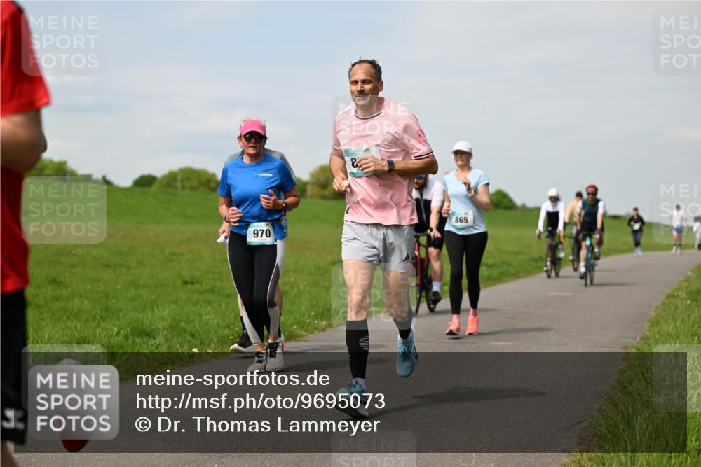 10.05.2026 - 8. Wedeler Halbmarathon Dr. Thomas Lammeyer http://msf.ph/oto/9695073 10.05.2026 11:20:18 Laufen 970, 865 meine-sportfotos.de