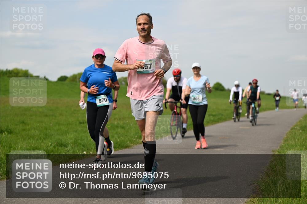 10.05.2026 - 8. Wedeler Halbmarathon Dr. Thomas Lammeyer http://msf.ph/oto/9695075 10.05.2026 11:20:18 Laufen 970, 122, 865 meine-sportfotos.de