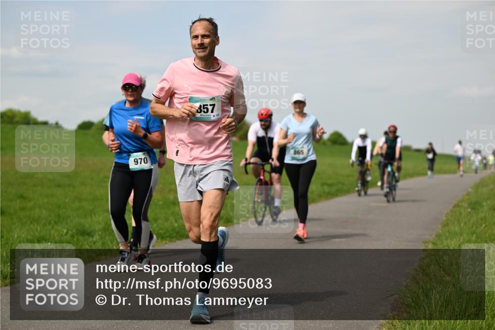 10.05.2026 - 8. Wedeler Halbmarathon Dr. Thomas Lammeyer http://msf.ph/oto/9695083 10.05.2026 11:20:19 Laufen 970, 857, 122, 865 meine-sportfotos.de
