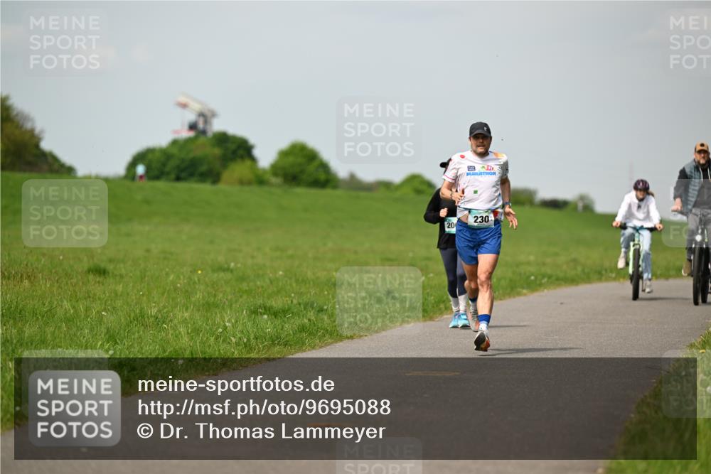 10.05.2026 - 8. Wedeler Halbmarathon Dr. Thomas Lammeyer http://msf.ph/oto/9695088 10.05.2026 11:20:25 Laufen 230 meine-sportfotos.de