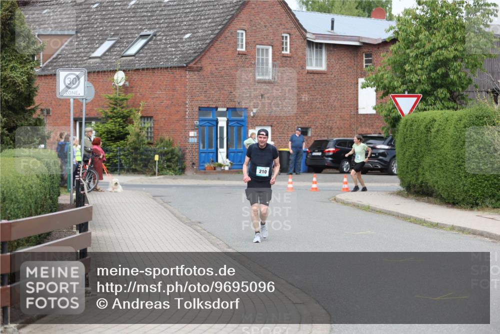 10.05.2026 - 8. Wedeler Halbmarathon Andreas Tolksdorf http://msf.ph/oto/9695096 10.05.2026 10:25:25 Laufen 210, 210 meine-sportfotos.de