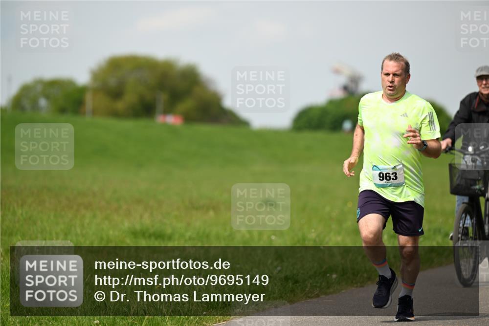 10.05.2026 - 8. Wedeler Halbmarathon Dr. Thomas Lammeyer http://msf.ph/oto/9695149 10.05.2026 11:20:41 Laufen 963 meine-sportfotos.de