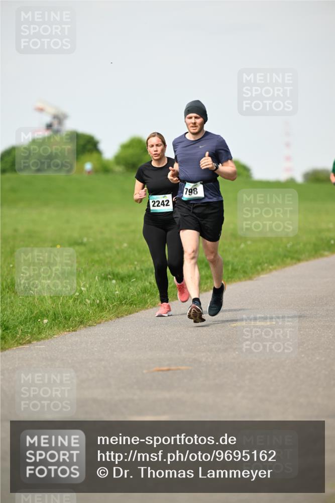 10.05.2026 - 8. Wedeler Halbmarathon Dr. Thomas Lammeyer http://msf.ph/oto/9695162 10.05.2026 11:20:57 Laufen 2242, 798 meine-sportfotos.de
