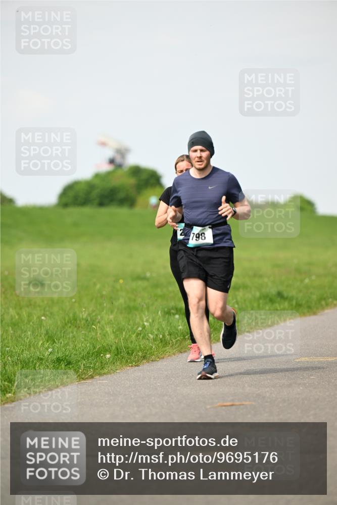 10.05.2026 - 8. Wedeler Halbmarathon Dr. Thomas Lammeyer http://msf.ph/oto/9695176 10.05.2026 11:20:58 Laufen 2798 meine-sportfotos.de