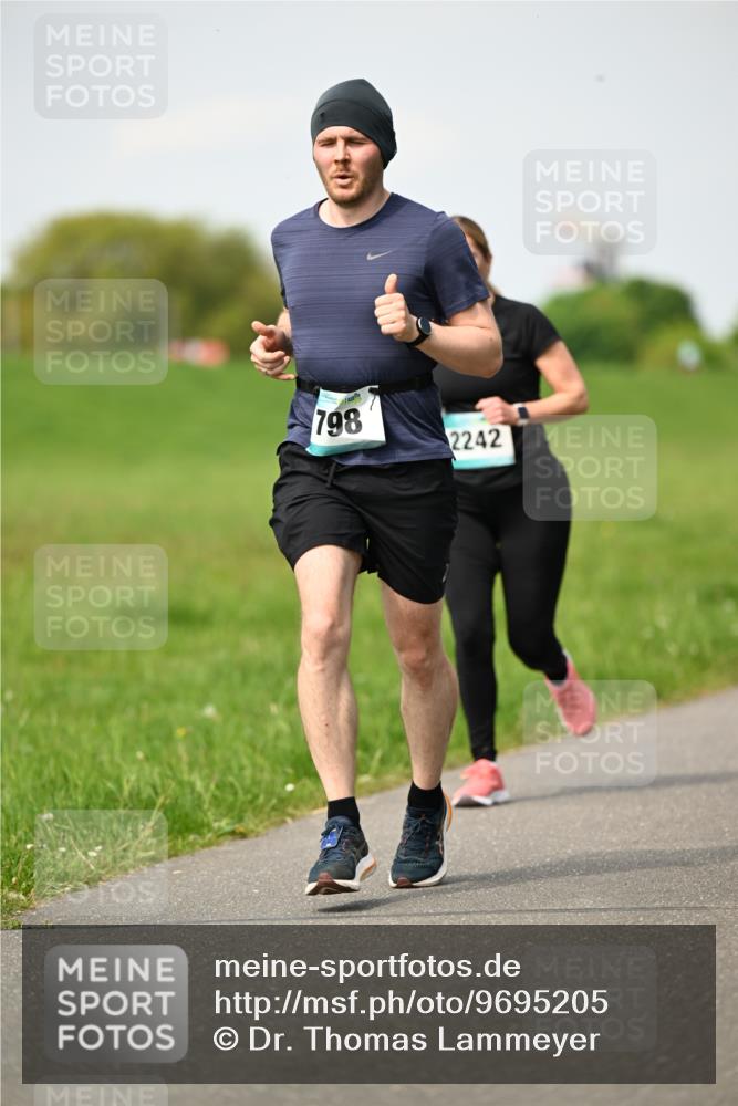 10.05.2026 - 8. Wedeler Halbmarathon Dr. Thomas Lammeyer http://msf.ph/oto/9695205 10.05.2026 11:21:00 Laufen 798, 2242 meine-sportfotos.de