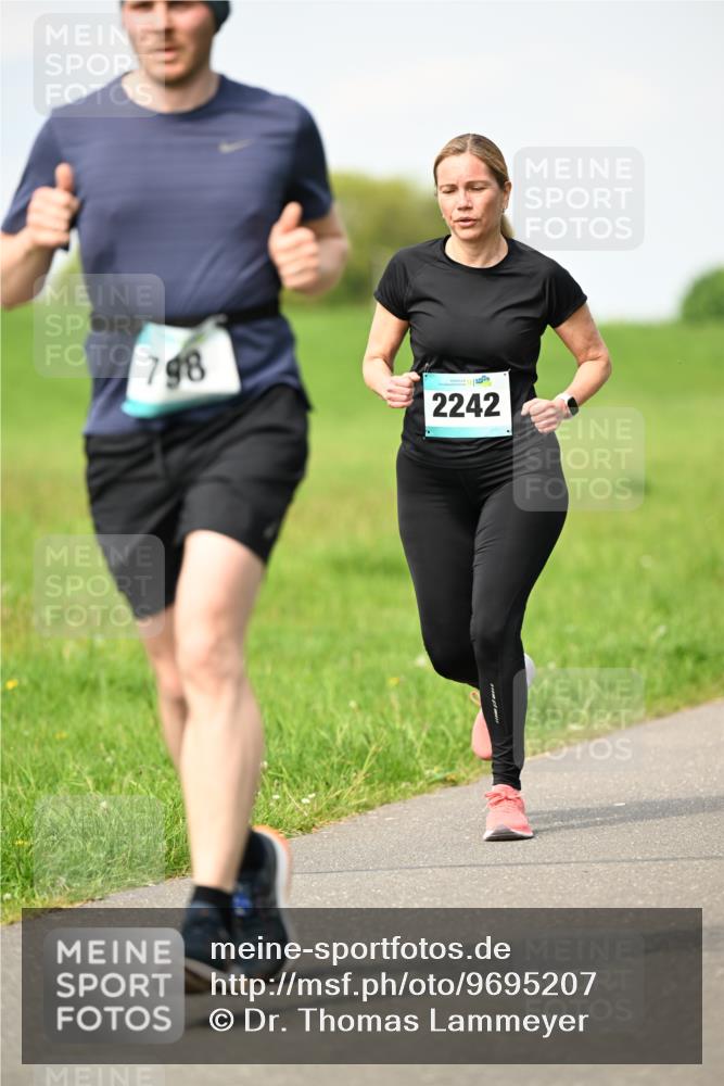 10.05.2026 - 8. Wedeler Halbmarathon Dr. Thomas Lammeyer http://msf.ph/oto/9695207 10.05.2026 11:21:01 Laufen 798, 2242 meine-sportfotos.de