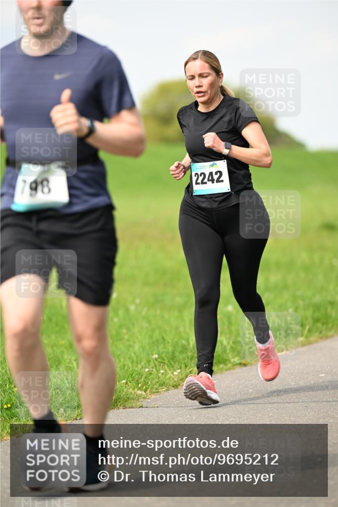 10.05.2026 - 8. Wedeler Halbmarathon Dr. Thomas Lammeyer http://msf.ph/oto/9695212 10.05.2026 11:21:01 Laufen 798, 106, 2242 meine-sportfotos.de