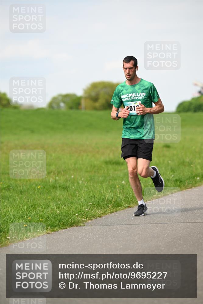 10.05.2026 - 8. Wedeler Halbmarathon Dr. Thomas Lammeyer http://msf.ph/oto/9695227 10.05.2026 11:21:04 Laufen 201 meine-sportfotos.de