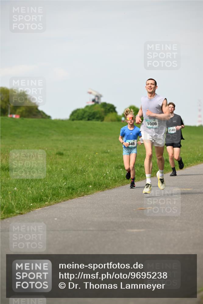 10.05.2026 - 8. Wedeler Halbmarathon Dr. Thomas Lammeyer http://msf.ph/oto/9695238 10.05.2026 11:21:06 Laufen 345, 1006, 2140 meine-sportfotos.de