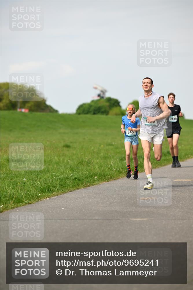 10.05.2026 - 8. Wedeler Halbmarathon Dr. Thomas Lammeyer http://msf.ph/oto/9695241 10.05.2026 11:21:07 Laufen 345, 2140 meine-sportfotos.de
