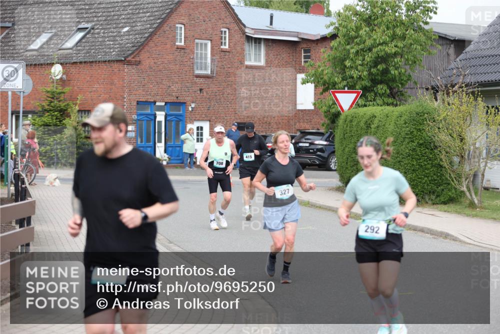 10.05.2026 - 8. Wedeler Halbmarathon Andreas Tolksdorf http://msf.ph/oto/9695250 10.05.2026 10:26:05 Laufen 195, 708, 415, 327, 292 meine-sportfotos.de