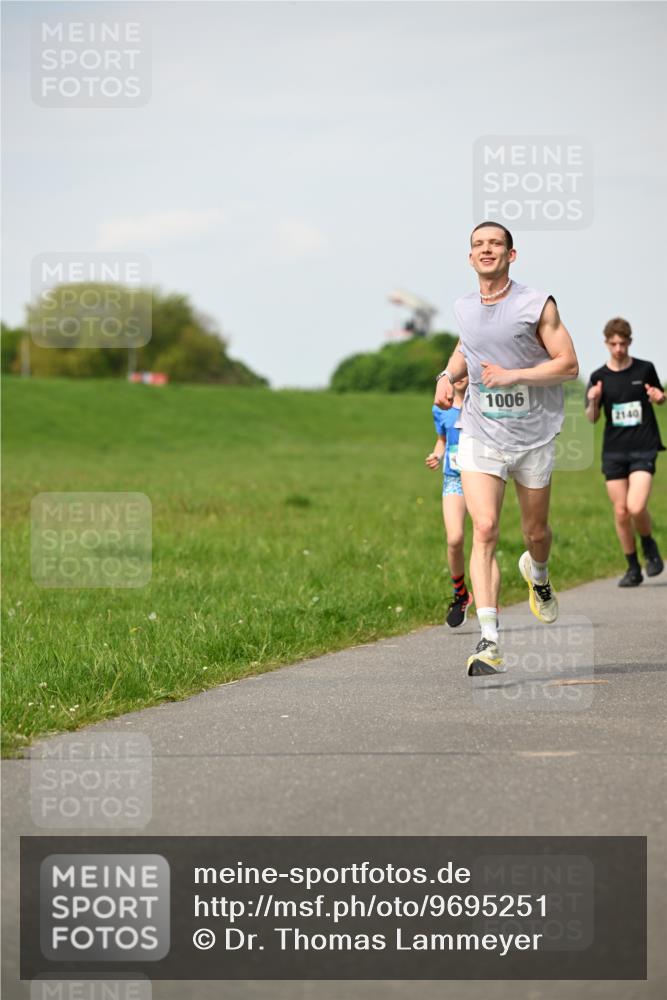10.05.2026 - 8. Wedeler Halbmarathon Dr. Thomas Lammeyer http://msf.ph/oto/9695251 10.05.2026 11:21:07 Laufen 1006, 2140 meine-sportfotos.de