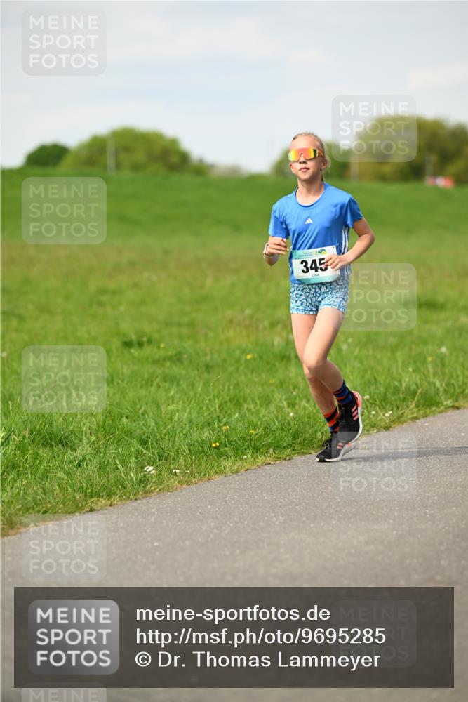 10.05.2026 - 8. Wedeler Halbmarathon Dr. Thomas Lammeyer http://msf.ph/oto/9695285 10.05.2026 11:21:10 Laufen 345 meine-sportfotos.de