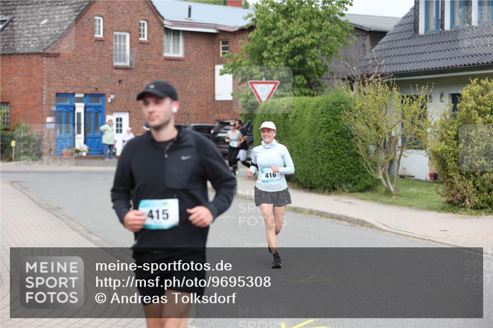 10.05.2026 - 8. Wedeler Halbmarathon Andreas Tolksdorf http://msf.ph/oto/9695308 10.05.2026 10:26:12 Laufen 415, 416 meine-sportfotos.de