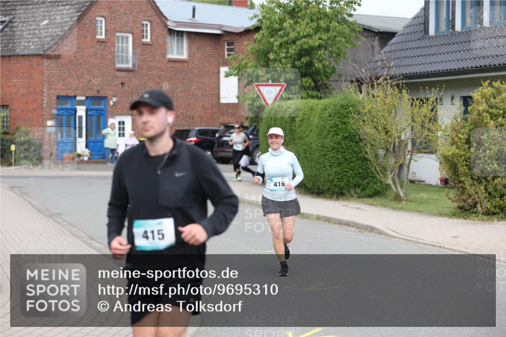 10.05.2026 - 8. Wedeler Halbmarathon Andreas Tolksdorf http://msf.ph/oto/9695310 10.05.2026 10:26:12 Laufen 415, 416 meine-sportfotos.de