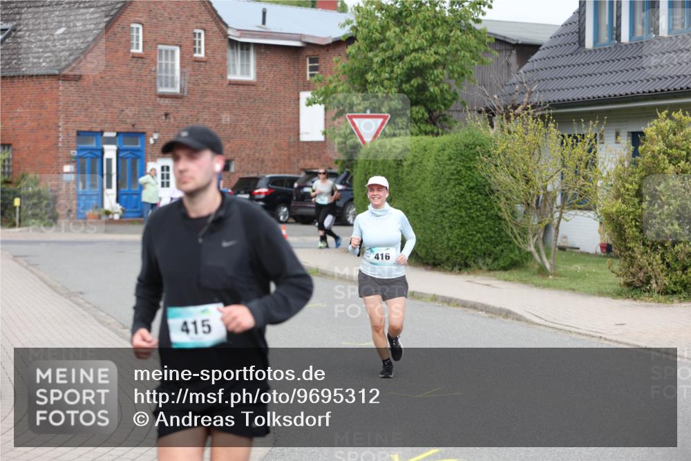 10.05.2026 - 8. Wedeler Halbmarathon Andreas Tolksdorf http://msf.ph/oto/9695312 10.05.2026 10:26:12 Laufen 415, 416 meine-sportfotos.de
