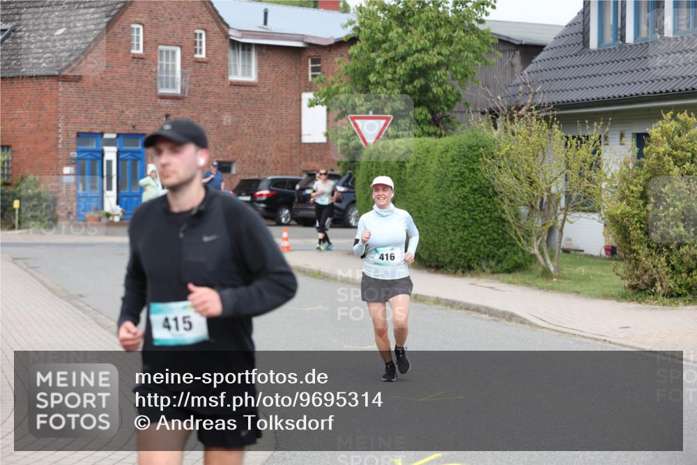 10.05.2026 - 8. Wedeler Halbmarathon Andreas Tolksdorf http://msf.ph/oto/9695314 10.05.2026 10:26:12 Laufen 415, 416 meine-sportfotos.de