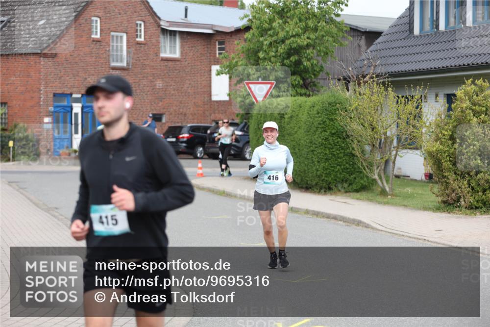 10.05.2026 - 8. Wedeler Halbmarathon Andreas Tolksdorf http://msf.ph/oto/9695316 10.05.2026 10:26:12 Laufen 415, 416 meine-sportfotos.de