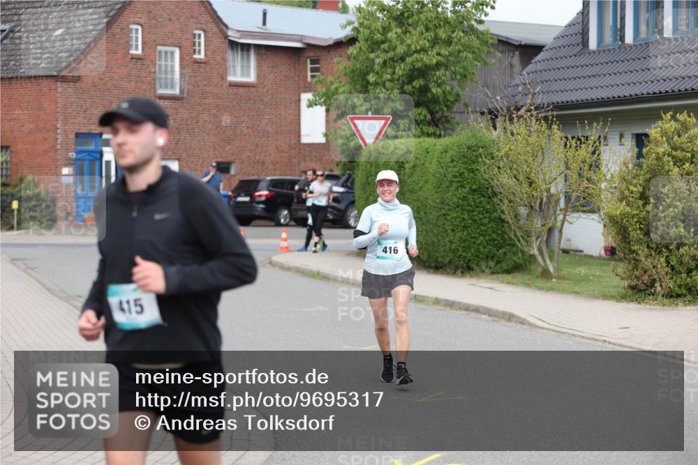 10.05.2026 - 8. Wedeler Halbmarathon Andreas Tolksdorf http://msf.ph/oto/9695317 10.05.2026 10:26:12 Laufen 415, 416 meine-sportfotos.de