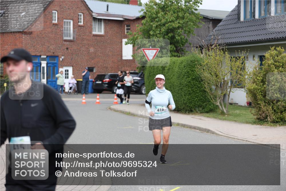 10.05.2026 - 8. Wedeler Halbmarathon Andreas Tolksdorf http://msf.ph/oto/9695324 10.05.2026 10:26:13 Laufen 415, 416 meine-sportfotos.de