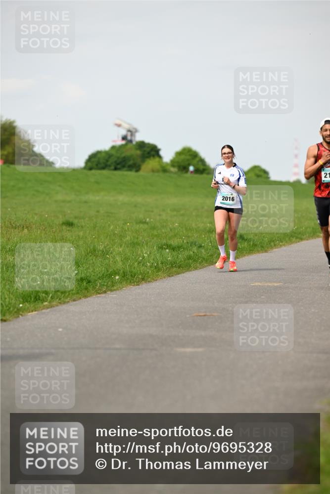 10.05.2026 - 8. Wedeler Halbmarathon Dr. Thomas Lammeyer http://msf.ph/oto/9695328 10.05.2026 11:21:17 Laufen 2016 meine-sportfotos.de