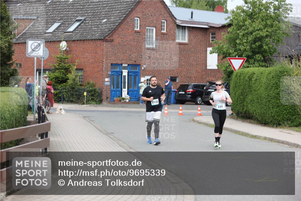 10.05.2026 - 8. Wedeler Halbmarathon Andreas Tolksdorf http://msf.ph/oto/9695339 10.05.2026 10:26:20 Laufen 2133, 241 meine-sportfotos.de