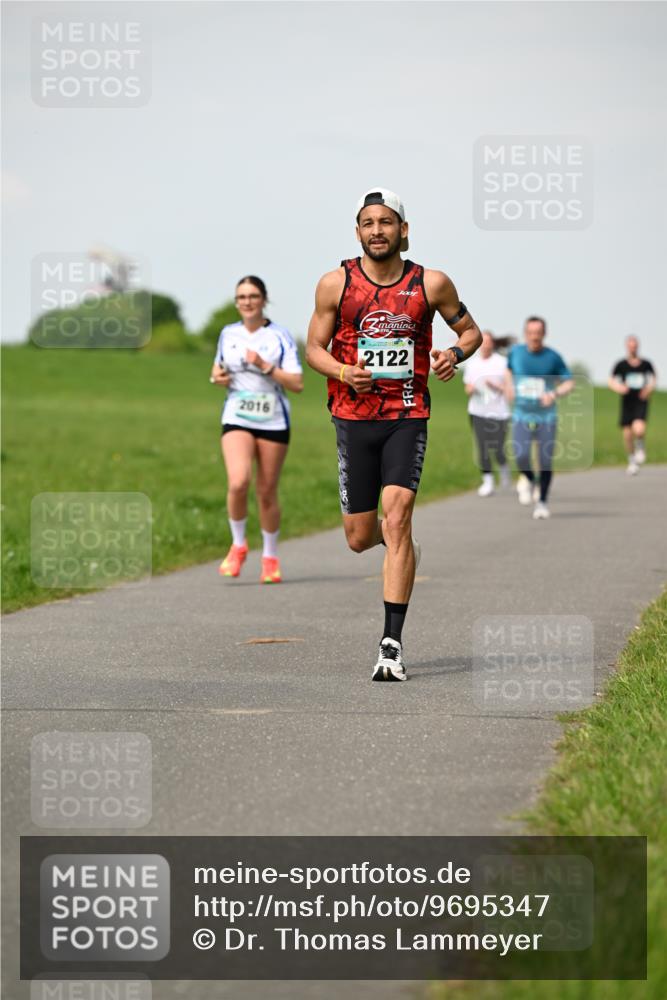10.05.2026 - 8. Wedeler Halbmarathon Dr. Thomas Lammeyer http://msf.ph/oto/9695347 10.05.2026 11:21:18 Laufen 2016, 2122 meine-sportfotos.de