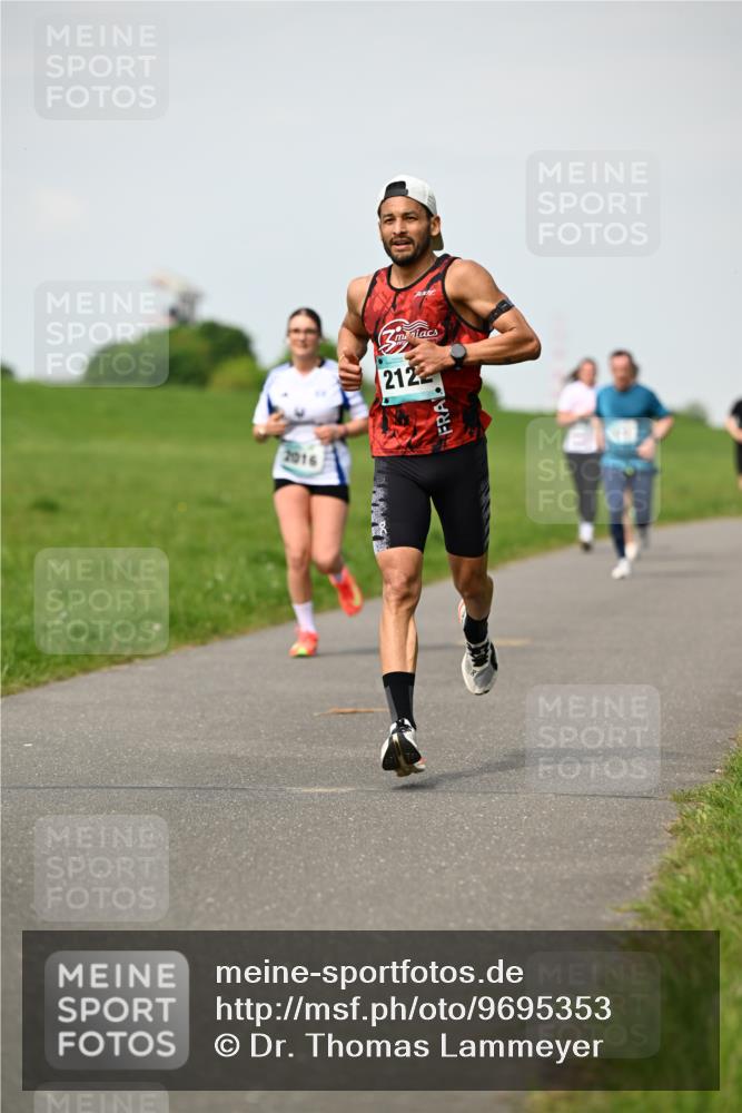 10.05.2026 - 8. Wedeler Halbmarathon Dr. Thomas Lammeyer http://msf.ph/oto/9695353 10.05.2026 11:21:19 Laufen 2016, 212 meine-sportfotos.de