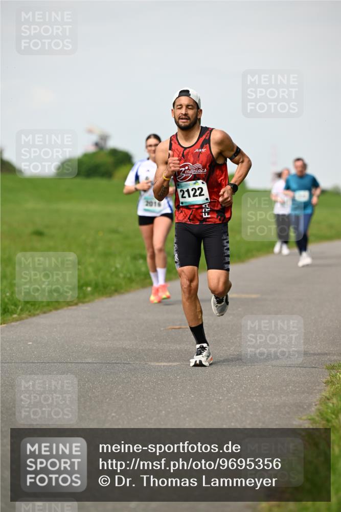 10.05.2026 - 8. Wedeler Halbmarathon Dr. Thomas Lammeyer http://msf.ph/oto/9695356 10.05.2026 11:21:19 Laufen 7001, 2016, 2122 meine-sportfotos.de
