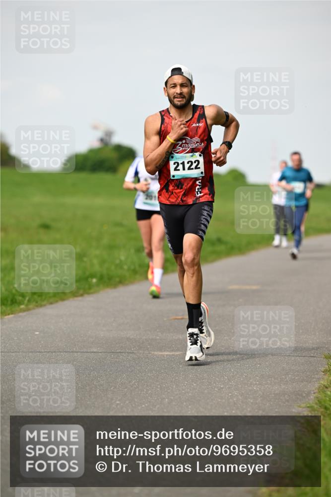 10.05.2026 - 8. Wedeler Halbmarathon Dr. Thomas Lammeyer http://msf.ph/oto/9695358 10.05.2026 11:21:19 Laufen 2122 meine-sportfotos.de