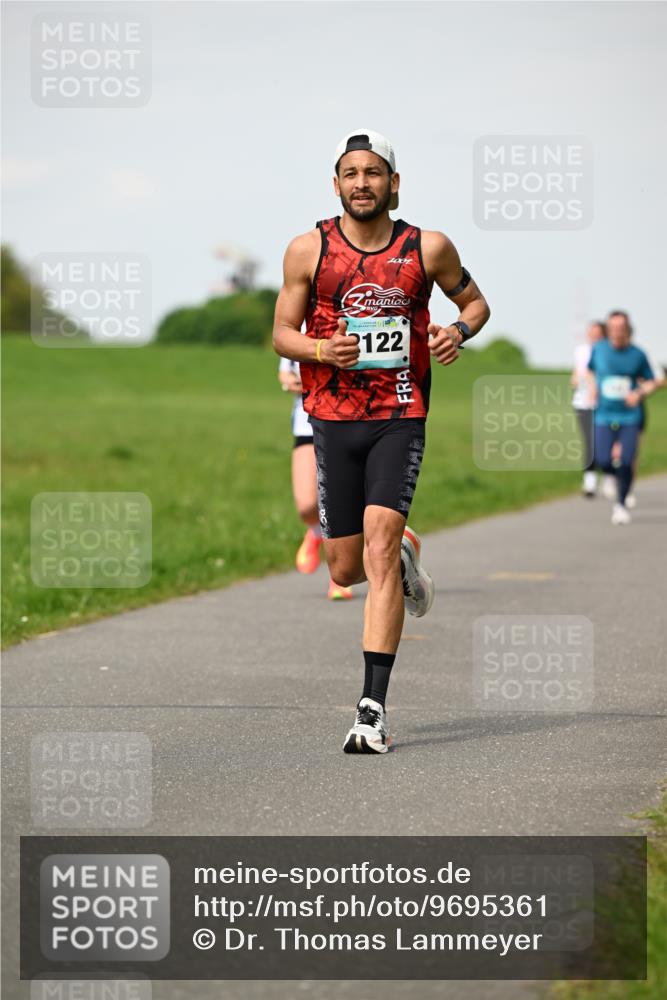 10.05.2026 - 8. Wedeler Halbmarathon Dr. Thomas Lammeyer http://msf.ph/oto/9695361 10.05.2026 11:21:19 Laufen 2122 meine-sportfotos.de