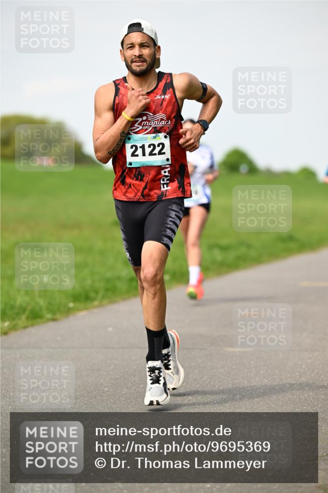 10.05.2026 - 8. Wedeler Halbmarathon Dr. Thomas Lammeyer http://msf.ph/oto/9695369 10.05.2026 11:21:20 Laufen 2122 meine-sportfotos.de