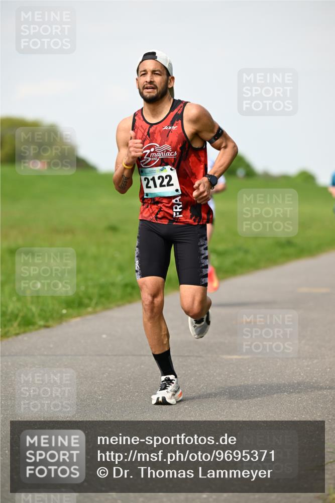 10.05.2026 - 8. Wedeler Halbmarathon Dr. Thomas Lammeyer http://msf.ph/oto/9695371 10.05.2026 11:21:20 Laufen 2122, 1001 meine-sportfotos.de