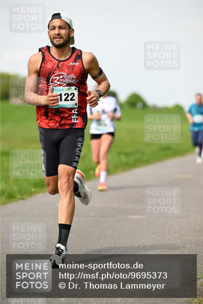 10.05.2026 - 8. Wedeler Halbmarathon Dr. Thomas Lammeyer http://msf.ph/oto/9695373 10.05.2026 11:21:20 Laufen 122 meine-sportfotos.de