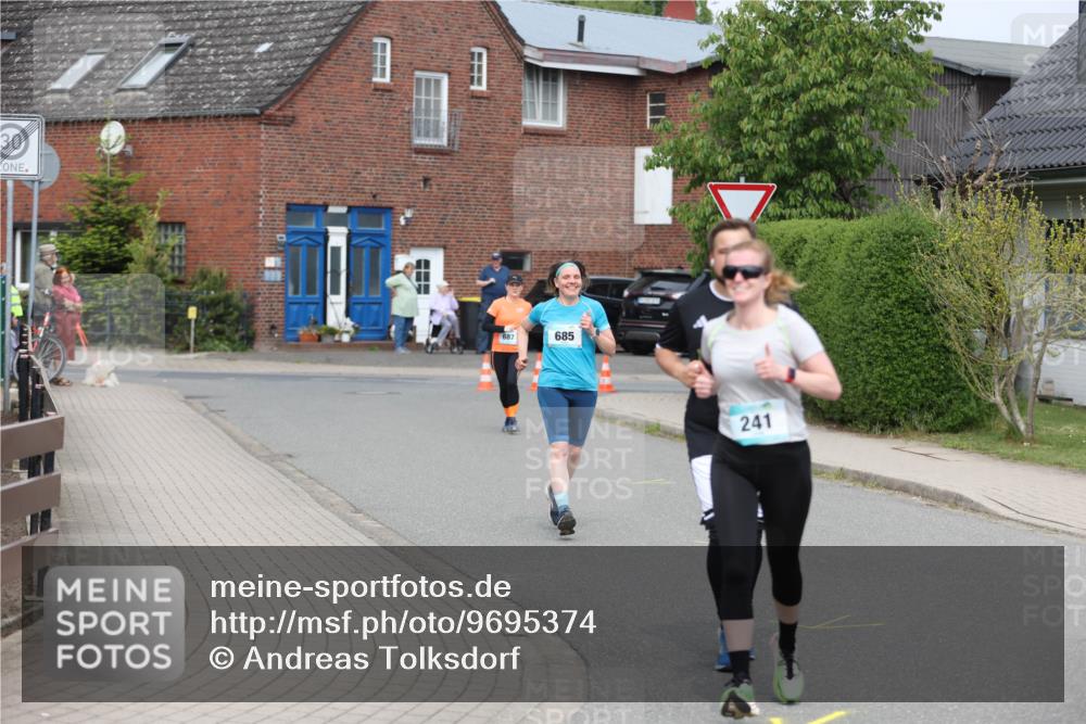 10.05.2026 - 8. Wedeler Halbmarathon Andreas Tolksdorf http://msf.ph/oto/9695374 10.05.2026 10:26:23 Laufen 687, 685, 241 meine-sportfotos.de