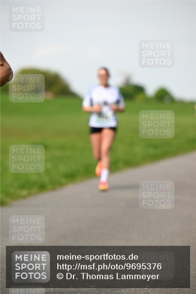 10.05.2026 - 8. Wedeler Halbmarathon Dr. Thomas Lammeyer http://msf.ph/oto/9695376 10.05.2026 11:21:21 Laufen  meine-sportfotos.de