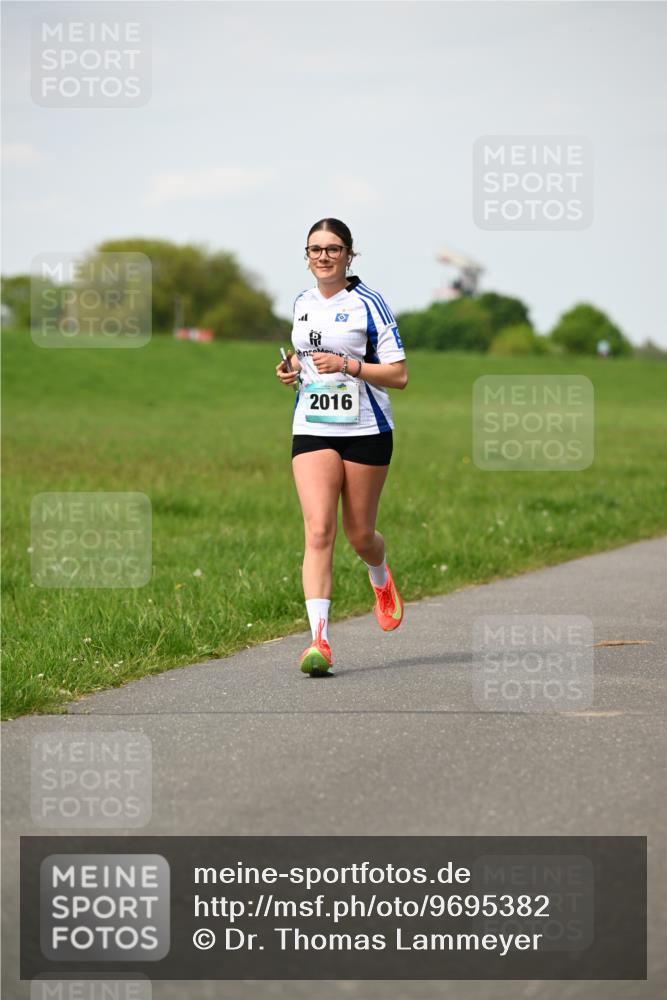 10.05.2026 - 8. Wedeler Halbmarathon Dr. Thomas Lammeyer http://msf.ph/oto/9695382 10.05.2026 11:21:21 Laufen 2016 meine-sportfotos.de