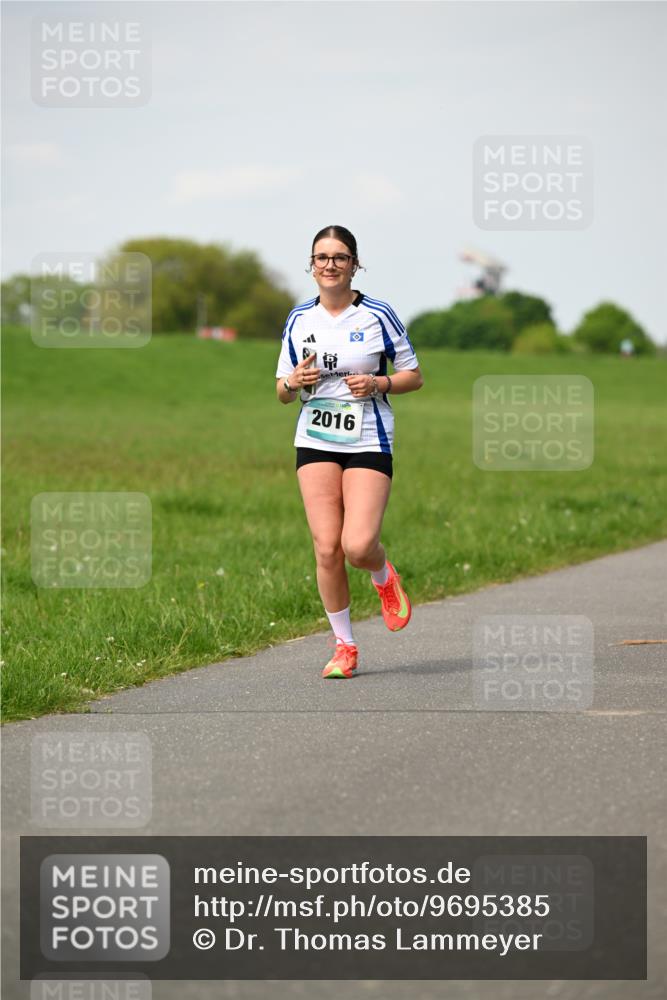10.05.2026 - 8. Wedeler Halbmarathon Dr. Thomas Lammeyer http://msf.ph/oto/9695385 10.05.2026 11:21:21 Laufen 2016 meine-sportfotos.de