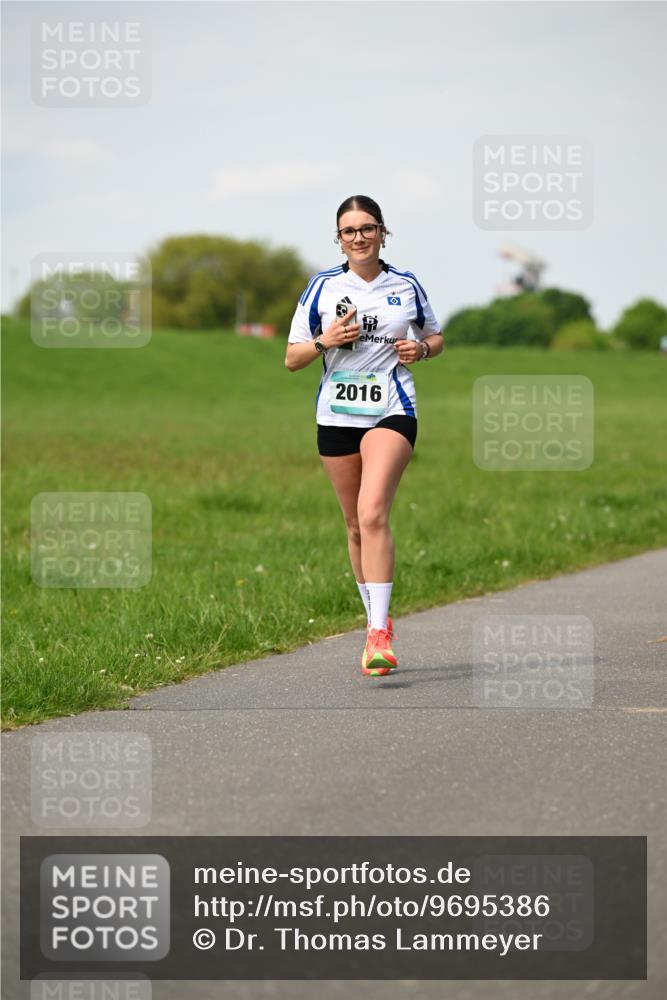 10.05.2026 - 8. Wedeler Halbmarathon Dr. Thomas Lammeyer http://msf.ph/oto/9695386 10.05.2026 11:21:21 Laufen 2016 meine-sportfotos.de