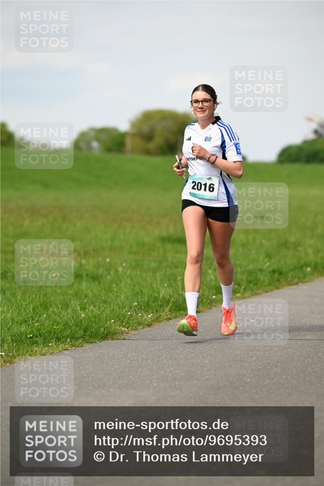 10.05.2026 - 8. Wedeler Halbmarathon Dr. Thomas Lammeyer http://msf.ph/oto/9695393 10.05.2026 11:21:22 Laufen 2016 meine-sportfotos.de