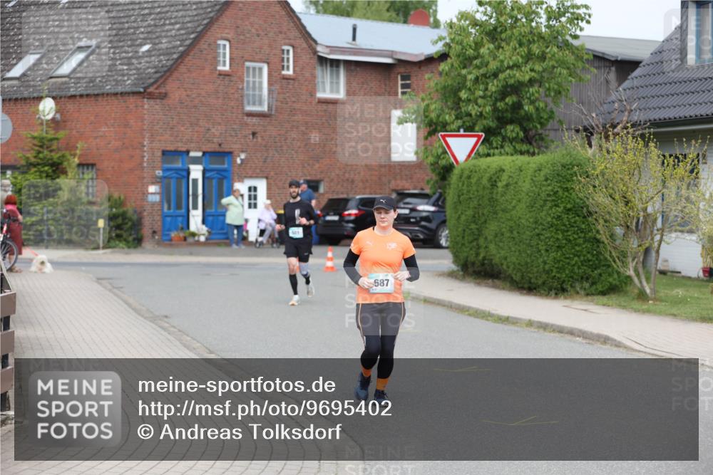 10.05.2026 - 8. Wedeler Halbmarathon Andreas Tolksdorf http://msf.ph/oto/9695402 10.05.2026 10:26:29 Laufen 501, 587 meine-sportfotos.de
