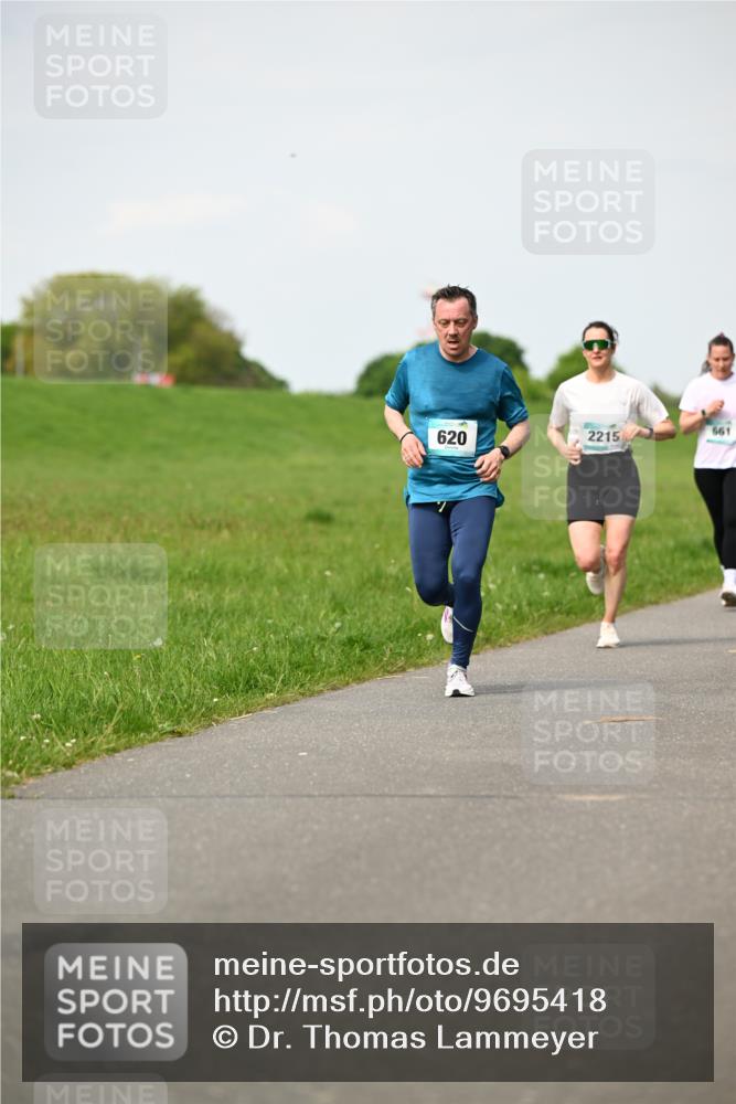 10.05.2026 - 8. Wedeler Halbmarathon Dr. Thomas Lammeyer http://msf.ph/oto/9695418 10.05.2026 11:21:23 Laufen 620, 661, 2215 meine-sportfotos.de